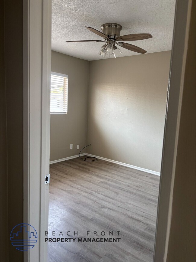 Foto del edificio - 117 E. Leatrice