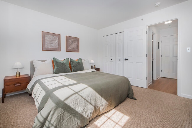 Building Photo - Everbend Tarrytown