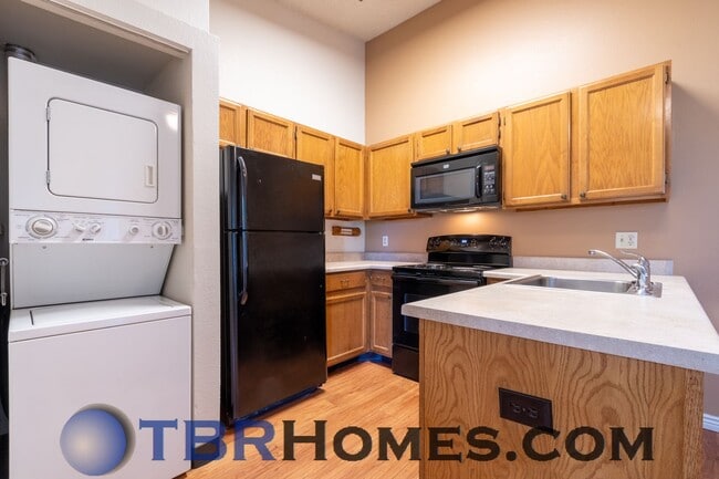 Building Photo - 920 S Dawson Way