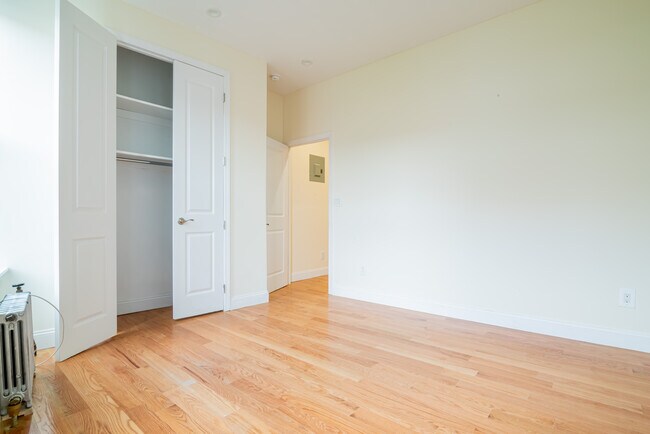 Foto del edificio - 30 Rogers Ave