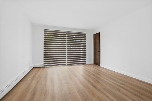 Building Photo - 15290 El Cameno Terrace