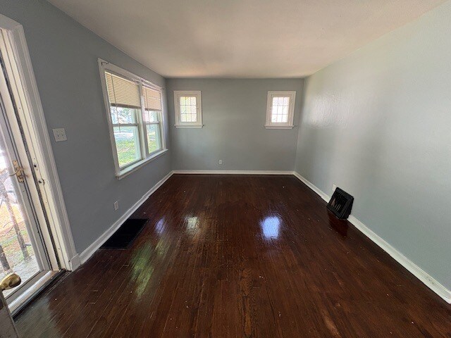 Building Photo - 450 S Dade Ave