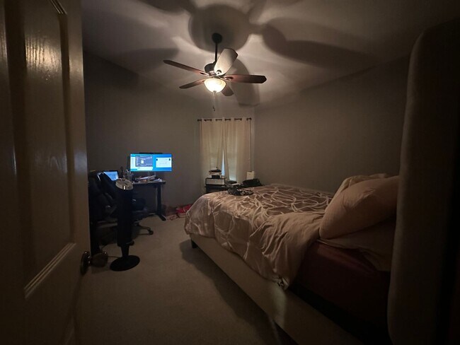 Foto del edificio - 2310 Checkerberry Ln