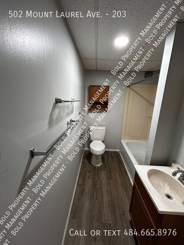 Building Photo - 502 Mount Laurel Rd
