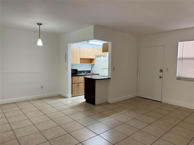 Foto del edificio - 1851 NE 168th St