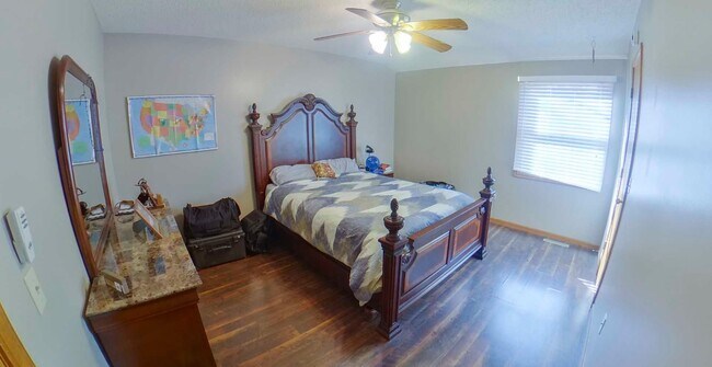 Foto del edificio - 3D Tour Available-Fenced-in Yard + Storage...