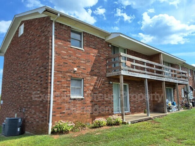 Foto del edificio - 253 University Dr