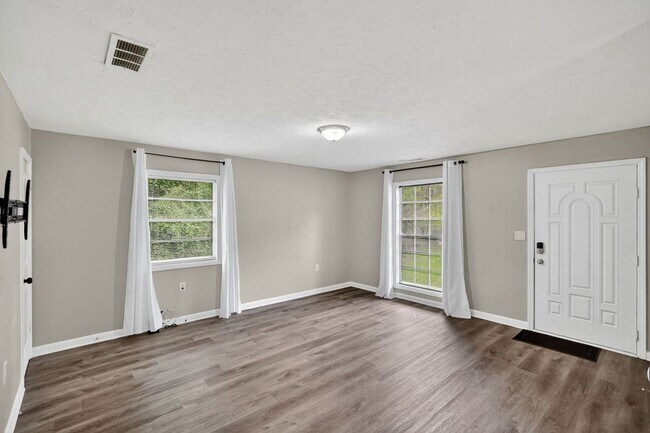 Foto del edificio - 1351 Eason St NW