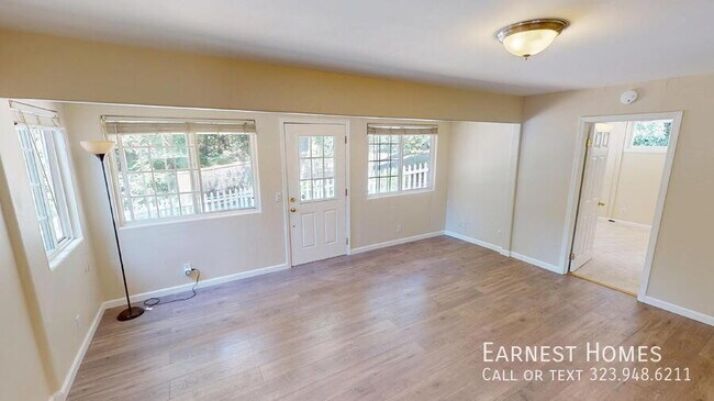 Foto del edificio - 2446 Liberty Ln