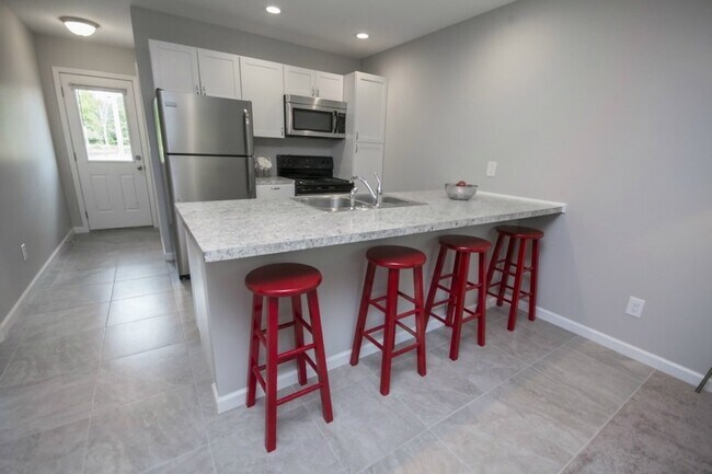 Foto del edificio - Updated 2 Bedroom Rental (Duplex)- $1100/Month