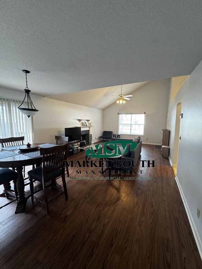Foto del edificio - GREAT HOME IN GEORGETOWN! AVAILABLE ASAP