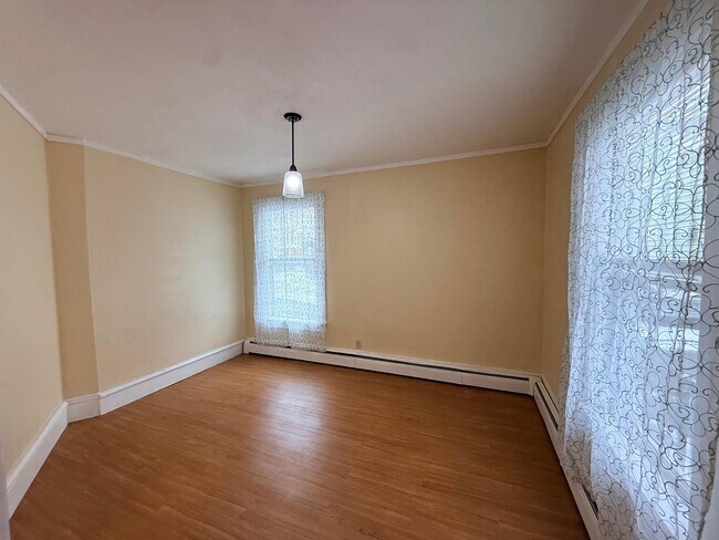 Building Photo - 17 Laurel St