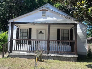 Building Photo - 2498 Vandale Ave