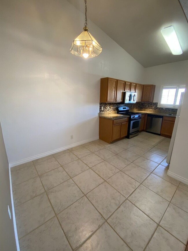 Foto del edificio - Nice Summerlin Condo in Gated Community