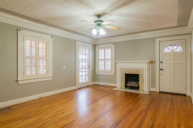 Building Photo - FOR RENT in LAKE BOTTOM!  Available Now