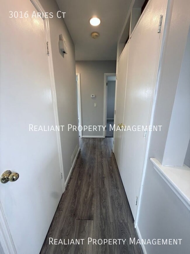 Building Photo - 3016 Aries Ct