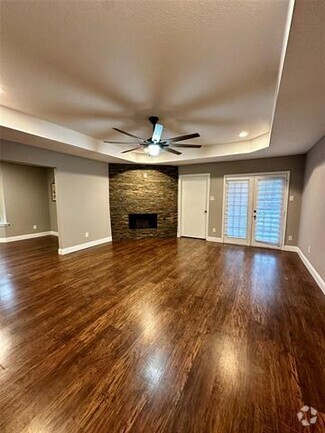 Building Photo - 1610 St James Dr