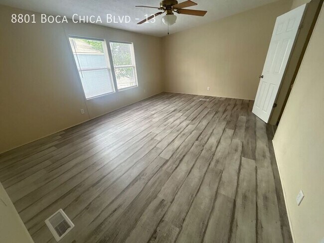 Foto del edificio - 8801 Boca Chica Blvd