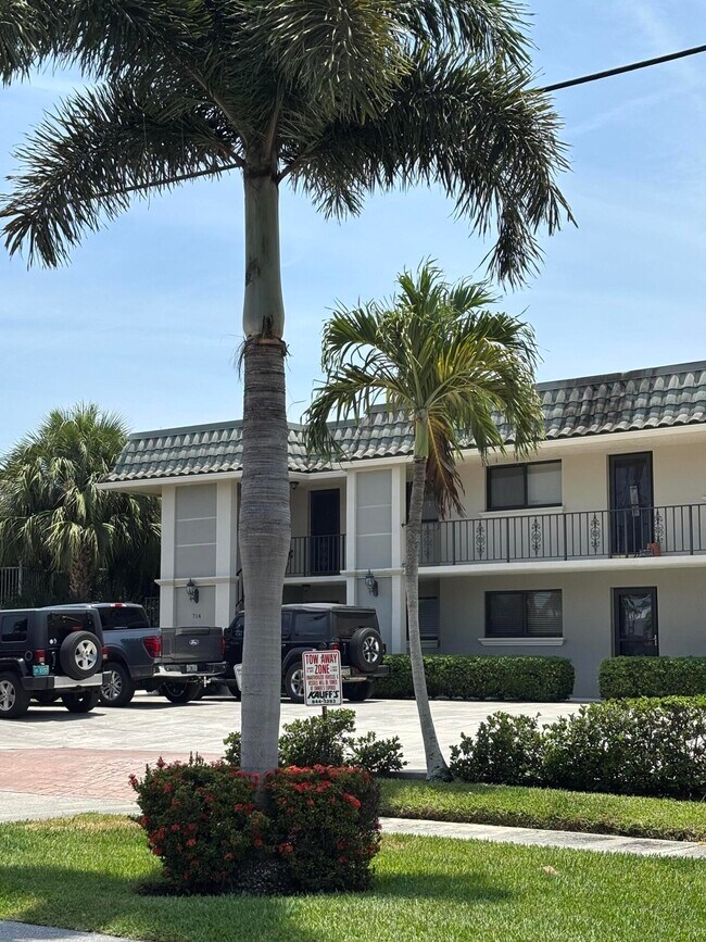 Foto del edificio - 714 Northlake Blvd