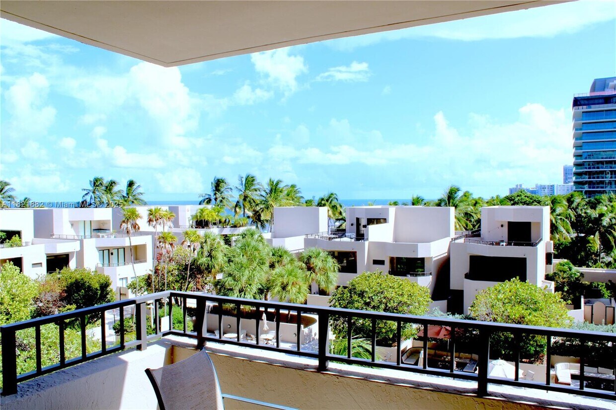 Foto principal - 201 Crandon Blvd