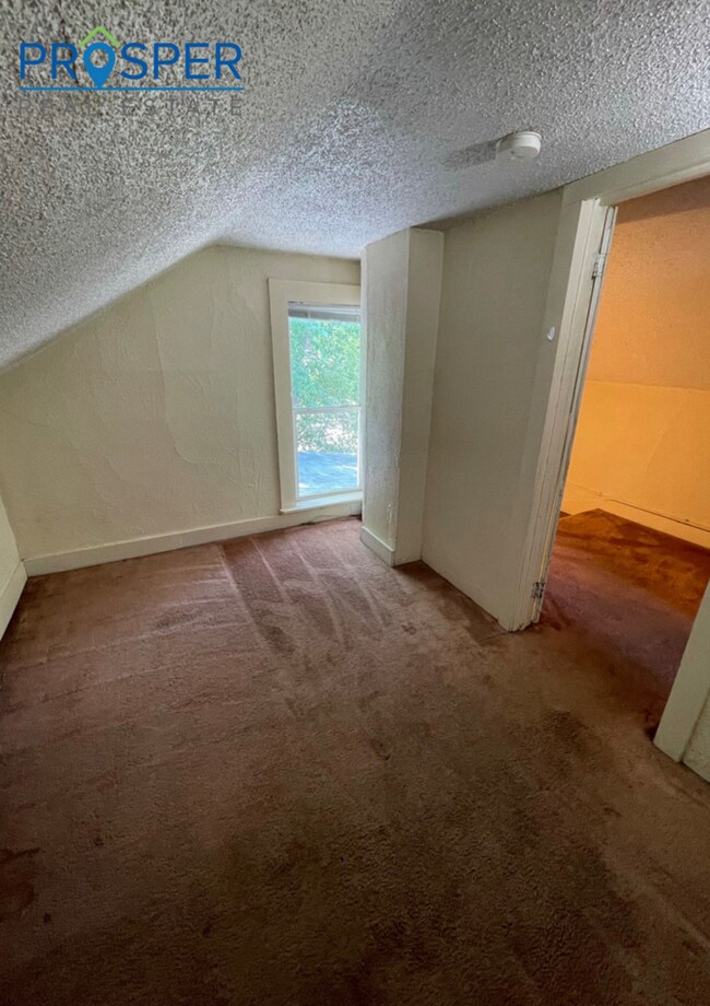 Foto del edificio - Nice 4-Bedroom House with Extra Office/Study Space Located Near Water Street - Available June 2026