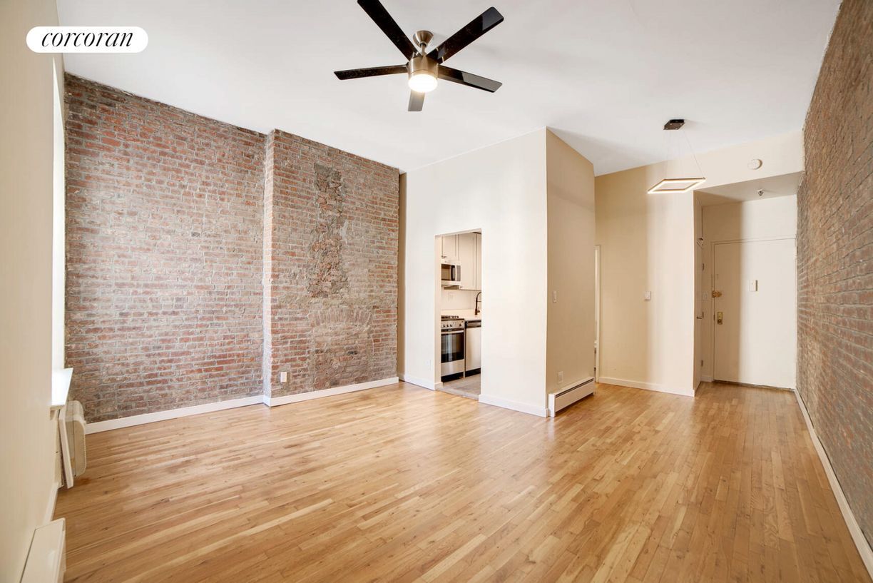 Primary Photo - 27 W 94th St