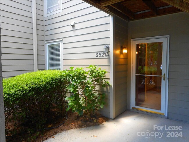 Building Photo - 2521 Stockbridge Dr