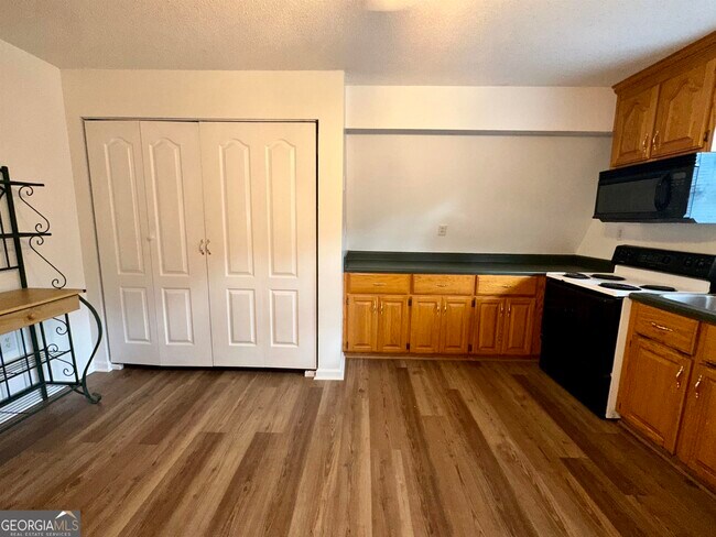 Foto del edificio - 110 Cedar Ln NW