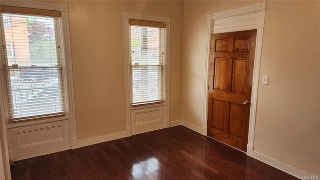 Foto del edificio - 853 E 226th St