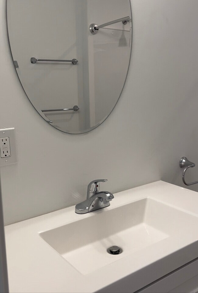 Upstairs Bath - 819 Nevin Ave