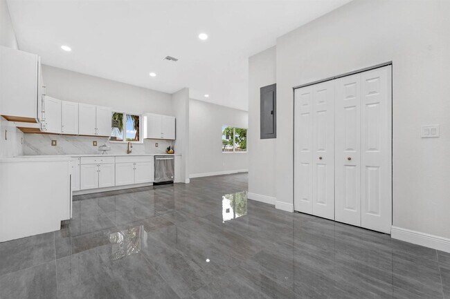 Foto del edificio - 5250 SW 18th St