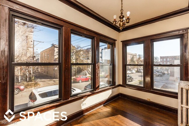 Foto del edificio - 2418 N Sawyer Ave