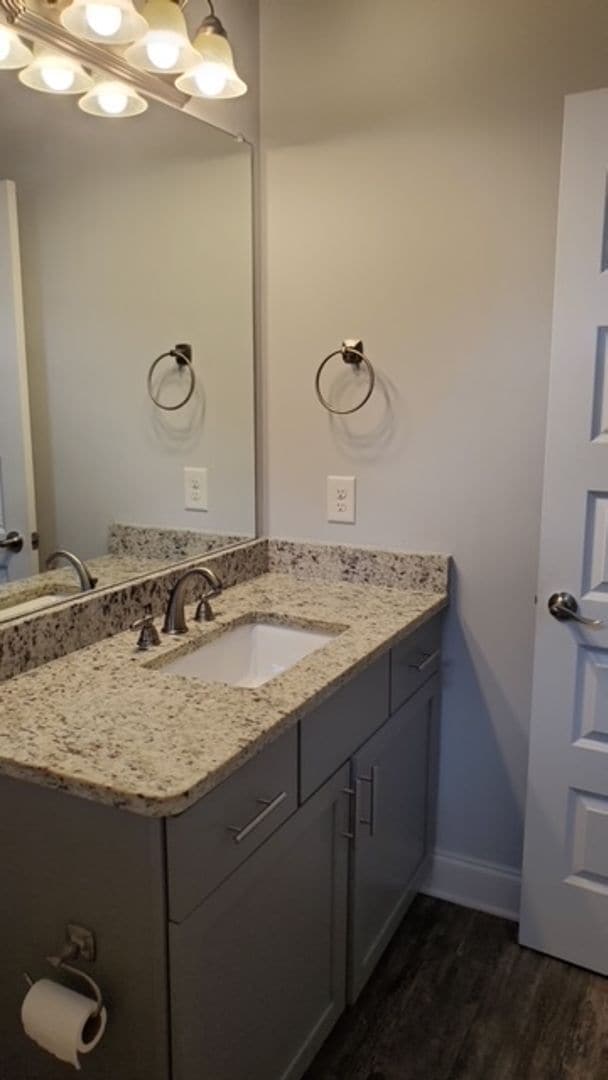 Building Photo - College Oaks A101