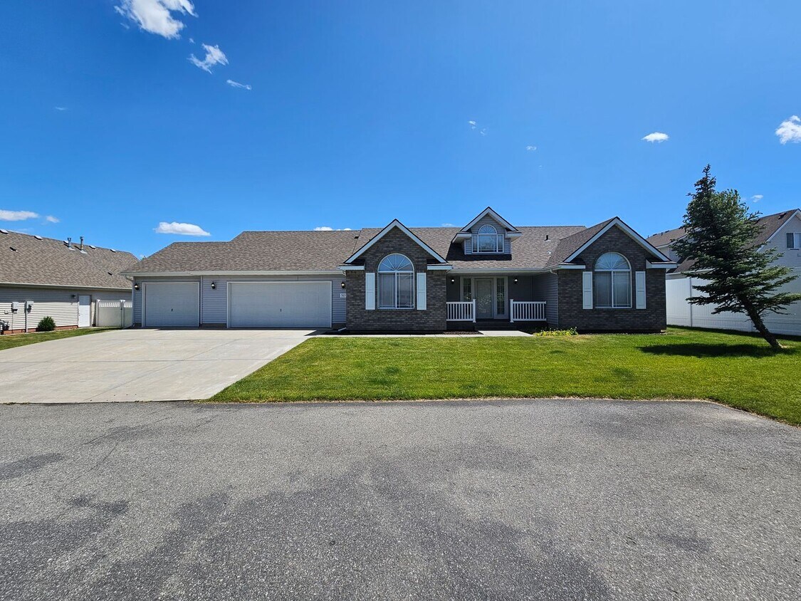 Foto principal - Beautiful Home In Greenacres