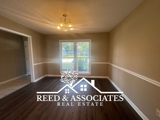 Building Photo - Spacious Home in Millington