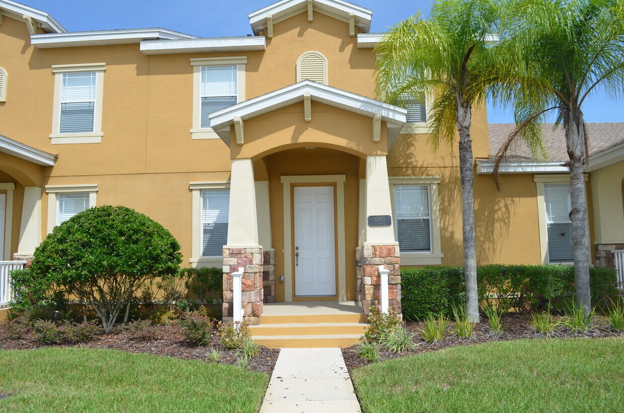 Spacious 2-Bedroom, 2.5-Bath Townhouse wit... - Spacious 2-Bedroom, 2.5-Bath Townhouse wit...