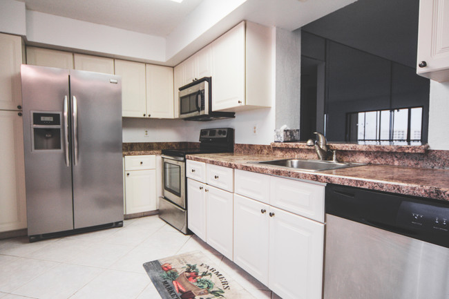 Building Photo - 7380 S Oriole Boulevard 603