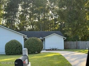 Building Photo - 3046 Blue Heron Dr S