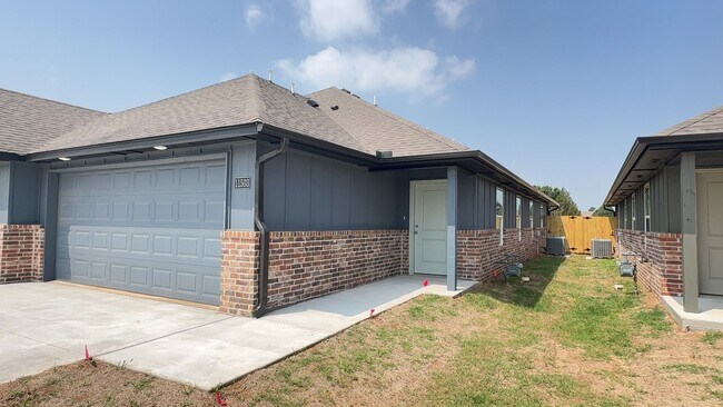 Foto del edificio - Welcome to Brand New Masonwood featuring this 3 Bedroom 2 Bath 2 Car Garage Duplex in a Great loc...