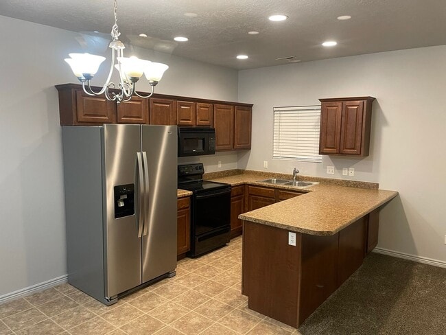Building Photo - 664 S 410 E