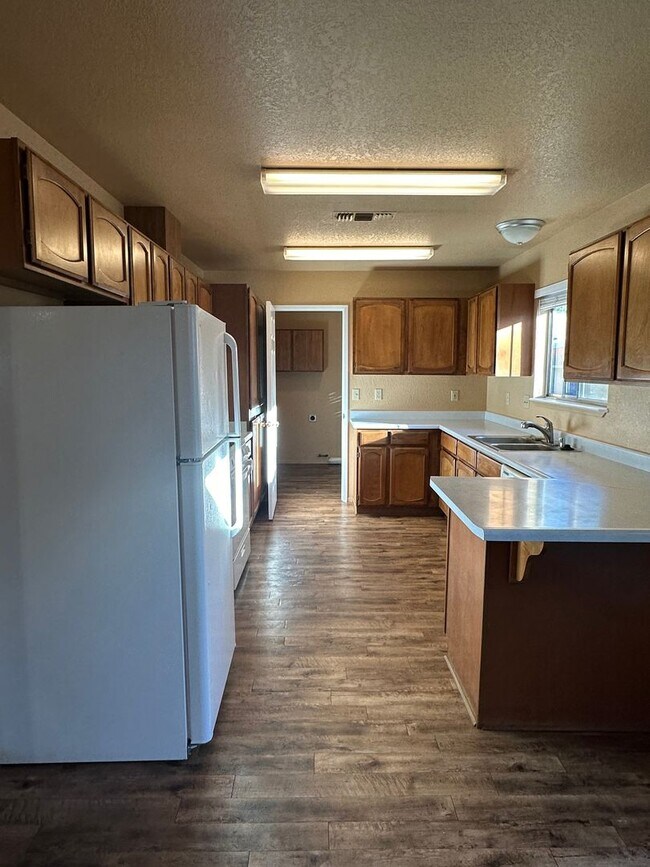 Foto del edificio - 1573-1575 Victor Avenue