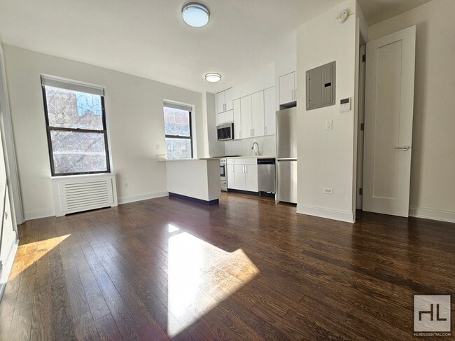Building Photo - Sunny 1-Bedroom in Greenwich Village | Prime Location