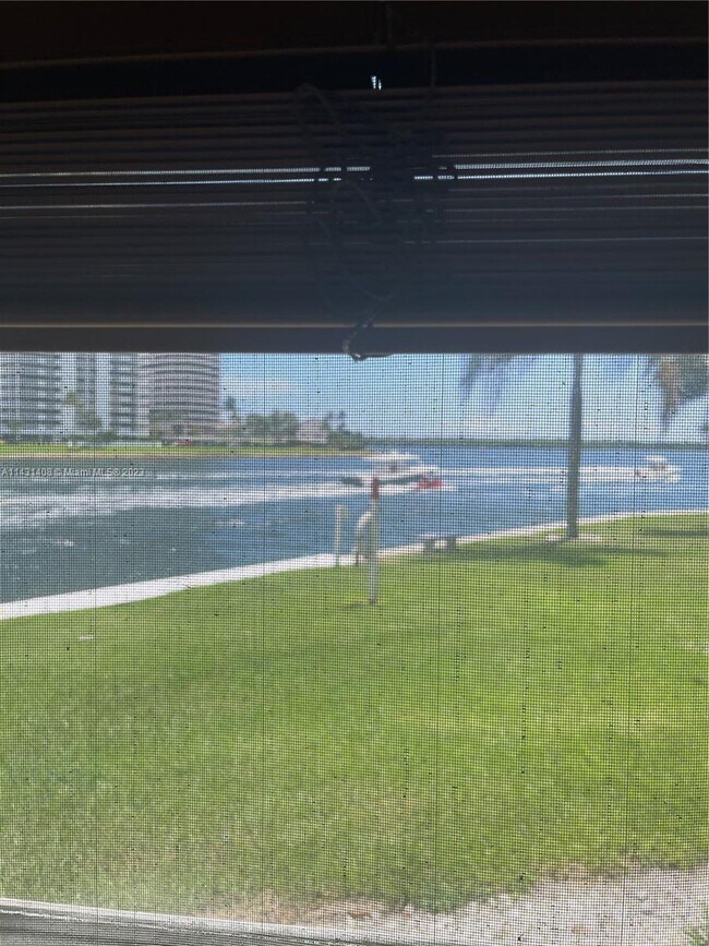Foto del edificio - 28 Yacht Club Dr