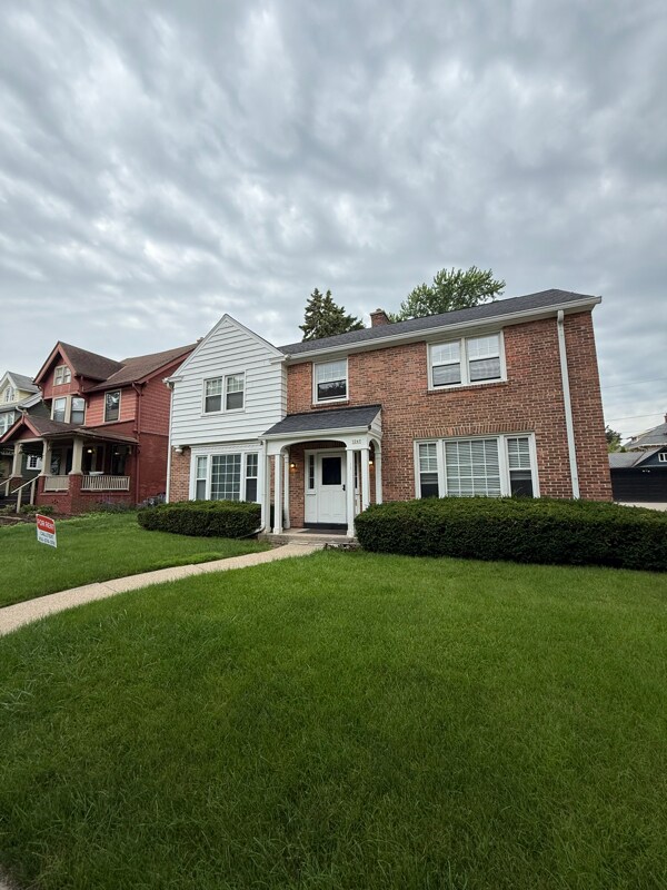 Foto principal - 3245 N Shepard Ave