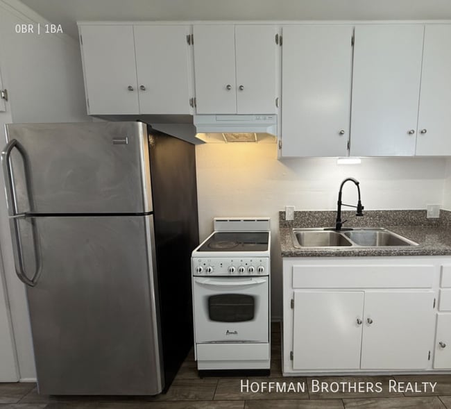 Building Photo - 15632 Leadwell St
