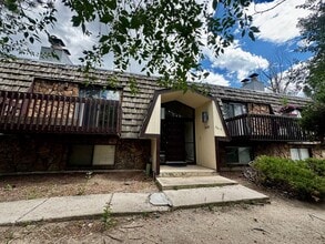 Building Photo - 6415 Yvonne Way