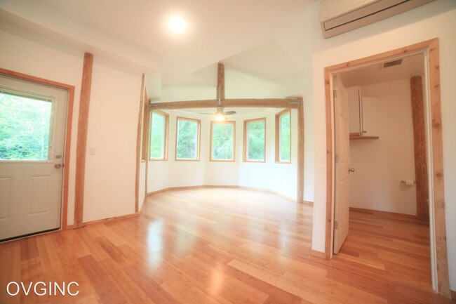 Building Photo - 3 br, 3 bath House - 410 E Probert Rd Unit A