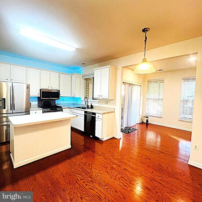 Foto del edificio - 13129 Park Crescent Cir