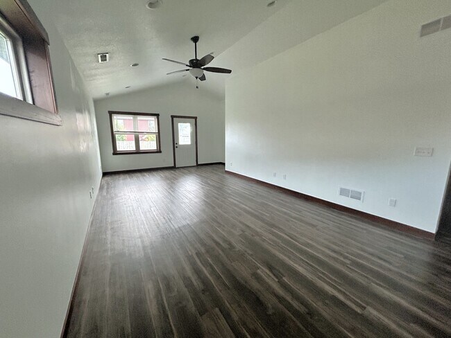 Building Photo - 1775 Aspen Ct