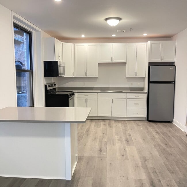 apt 3 - 426 Biden St